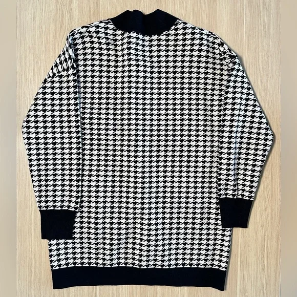 *NWOT Sandro Long houndstooth coatigan in black/ecru
